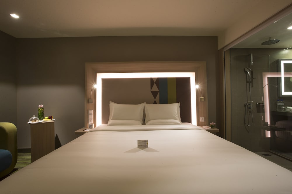 Hotel Novotel Manila Araneta Center 24/76