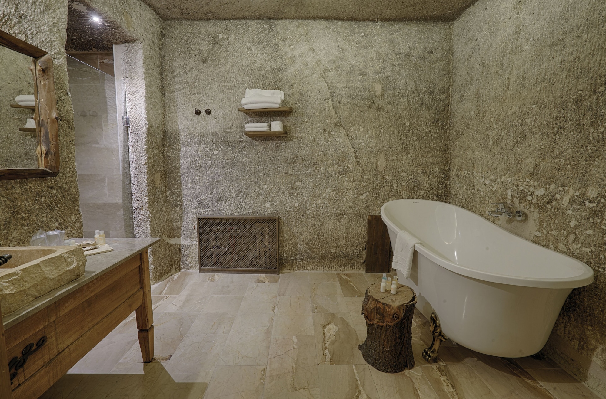 CAVE, SUITE, KING BED