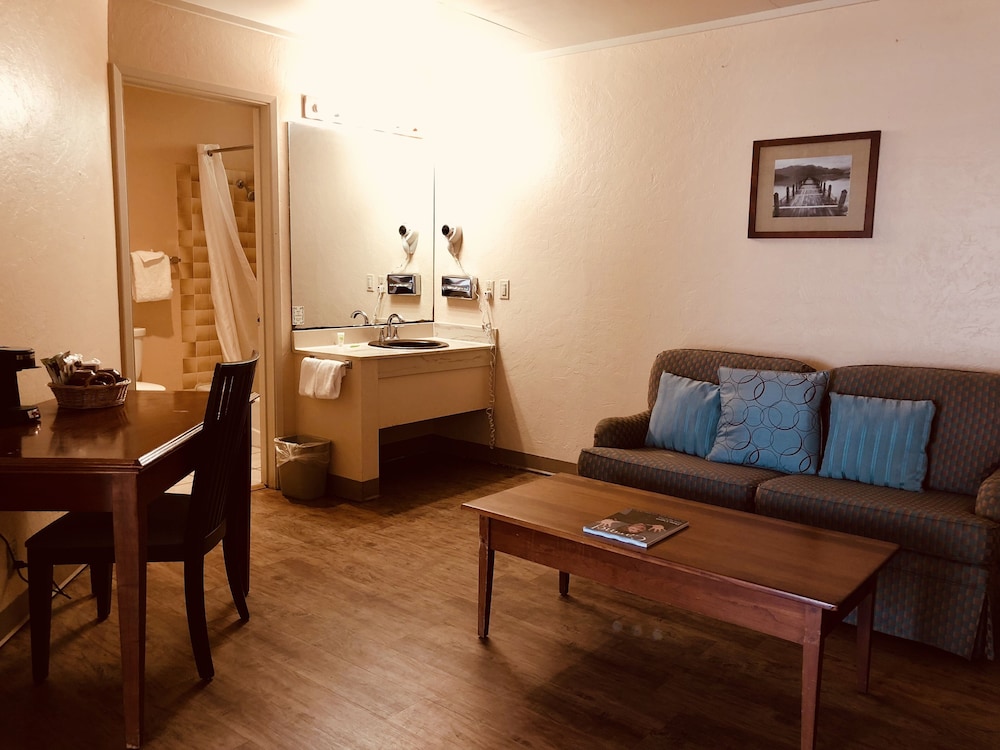 Carmel Resort Inn 48/72