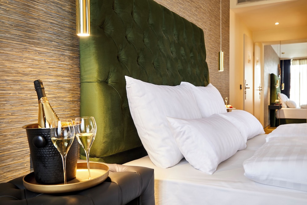 COMFORT, DOUBLE BED, CITY VIEW