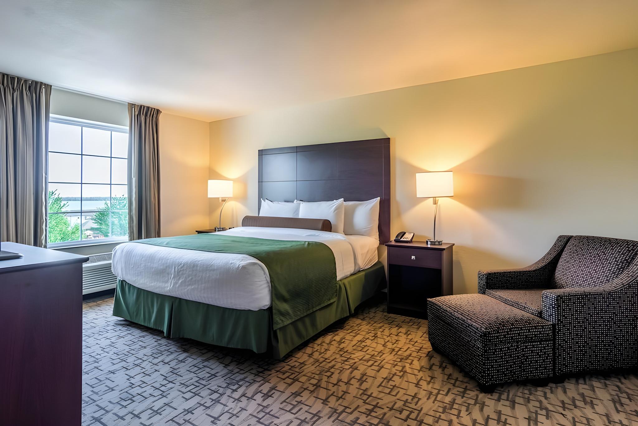 SUITE, MULTIPLE BEDS