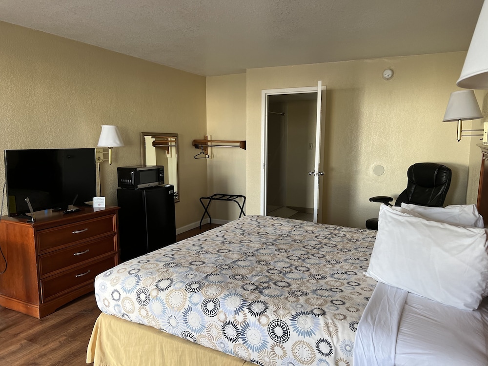 Hole Inn the Wall Hotel - Sunset Plaza - Fort Walton Beach 20/50