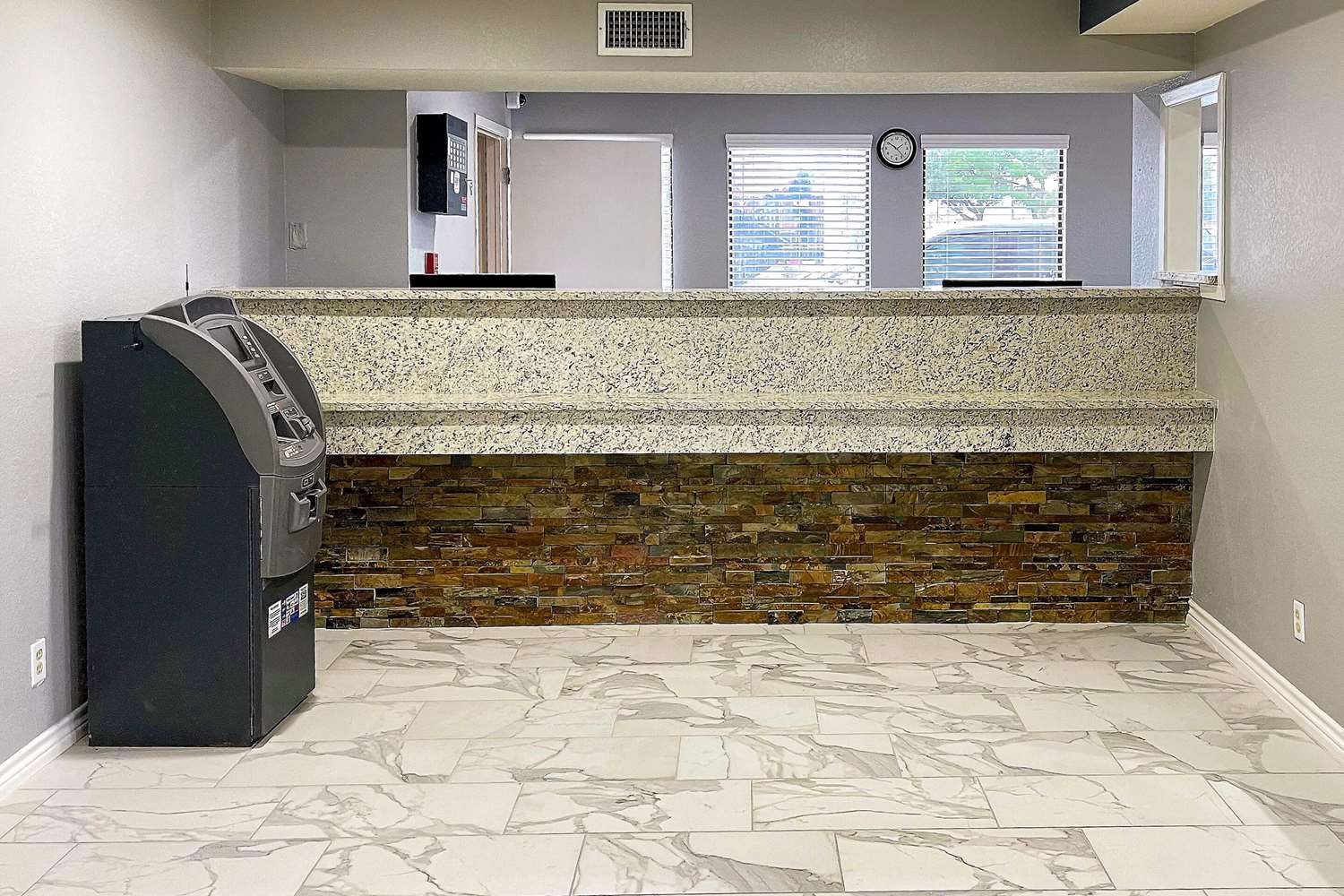 Econo Lodge Near Lackland Air Force Base-SeaWorld photo4