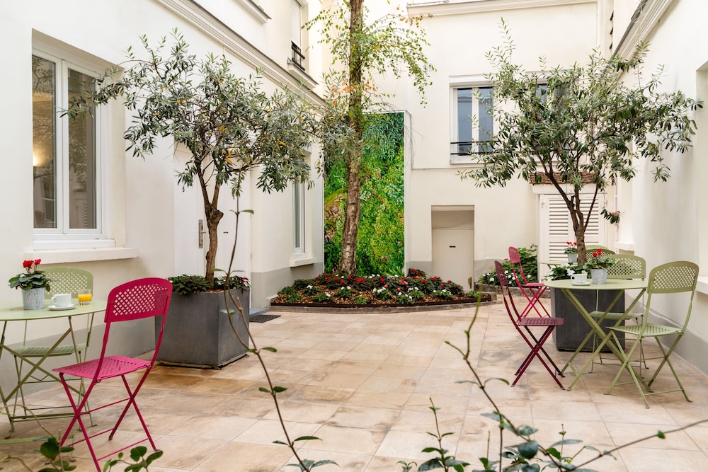 Alfred Hotels Paris Lecourbe in PARIS