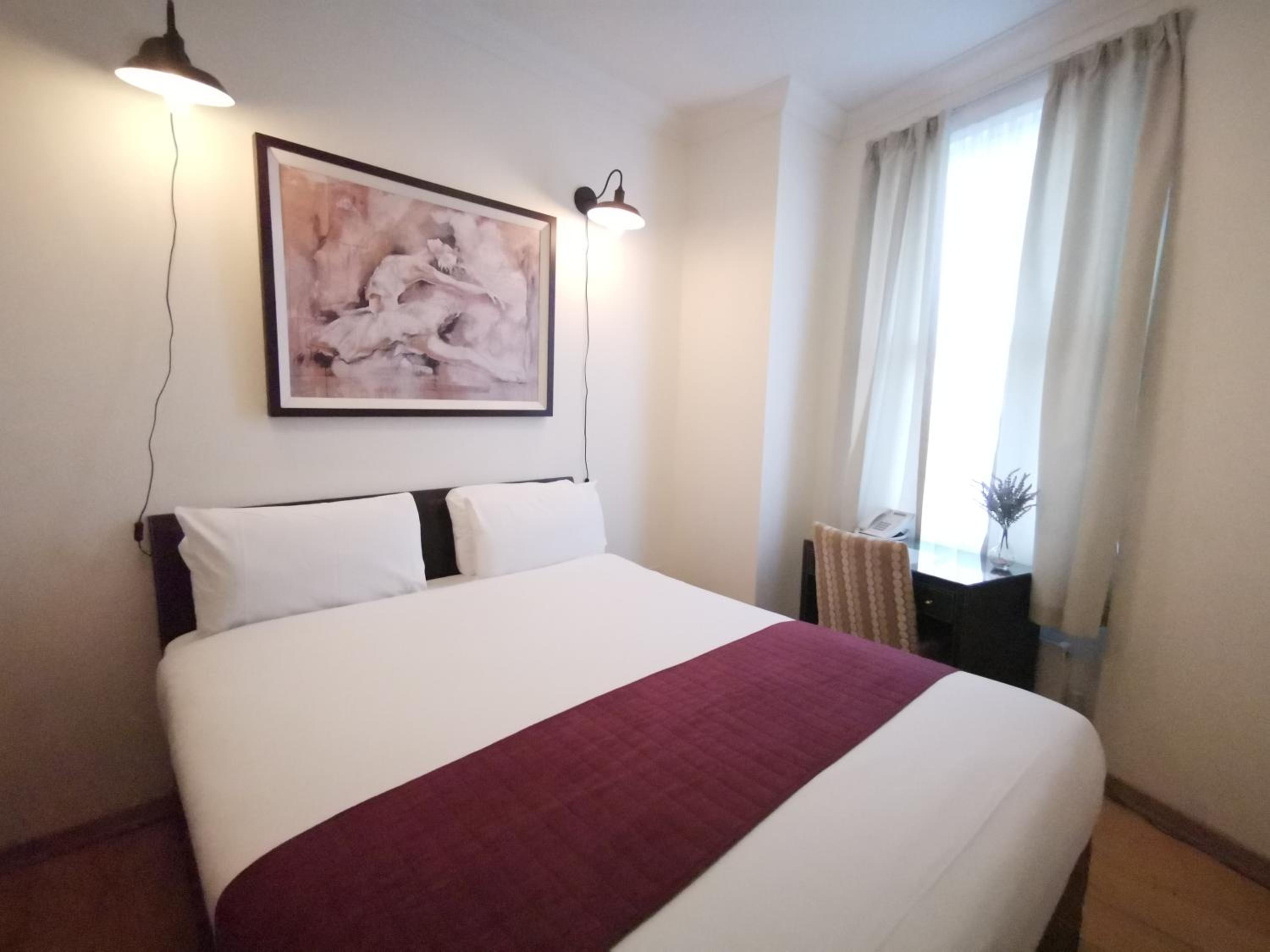 Room, Queen Bed, The Royale Chulan Hyde Park 5/10