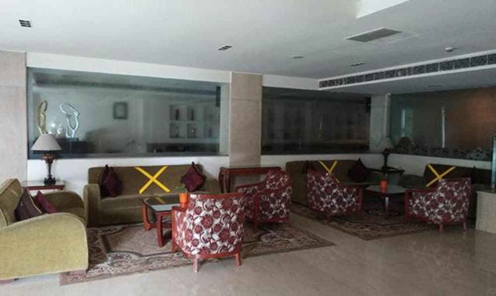 Hampshire Plaza 27/57