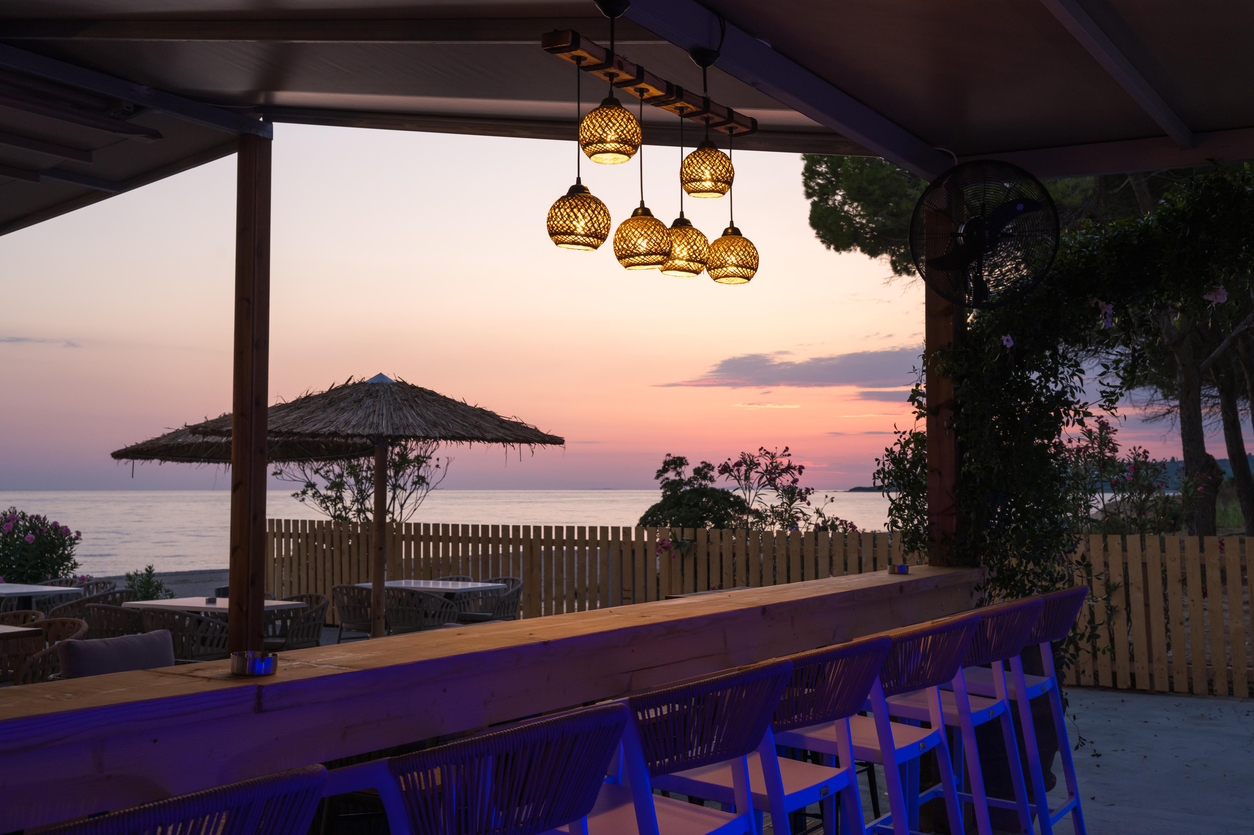 Ninos Grand Beach Hotel & Resort 16/23
