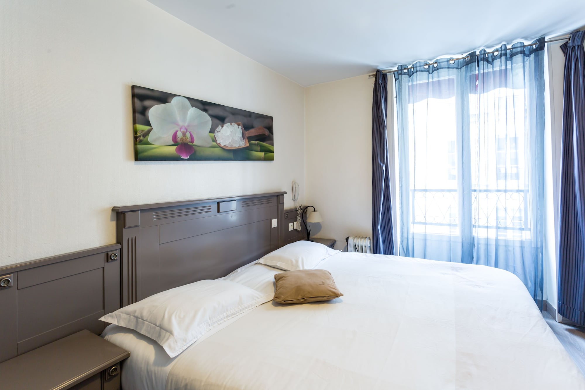 ROOM, DOUBLE BED
