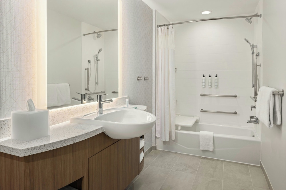 SpringHill Suites by Marriott Bettendorf 29/35