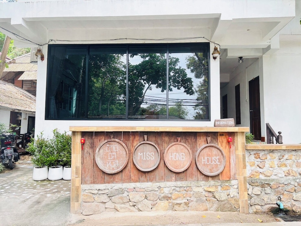Miss Hong House 7/50