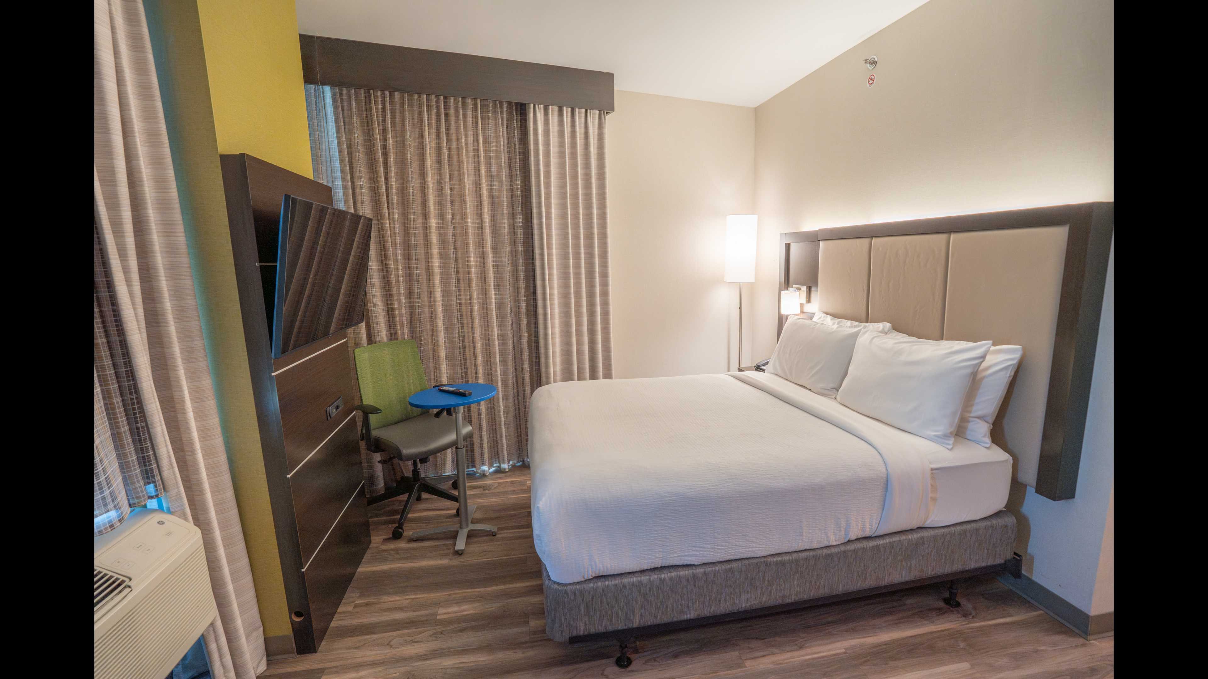 غرفة قياسية بسرير كينج لذوي الإعاقة، Holiday Inn Express Long Island City E New York, an IHG Hotel 3/3