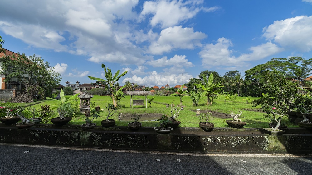 Kunang-Kunang Guesthouse 80/86