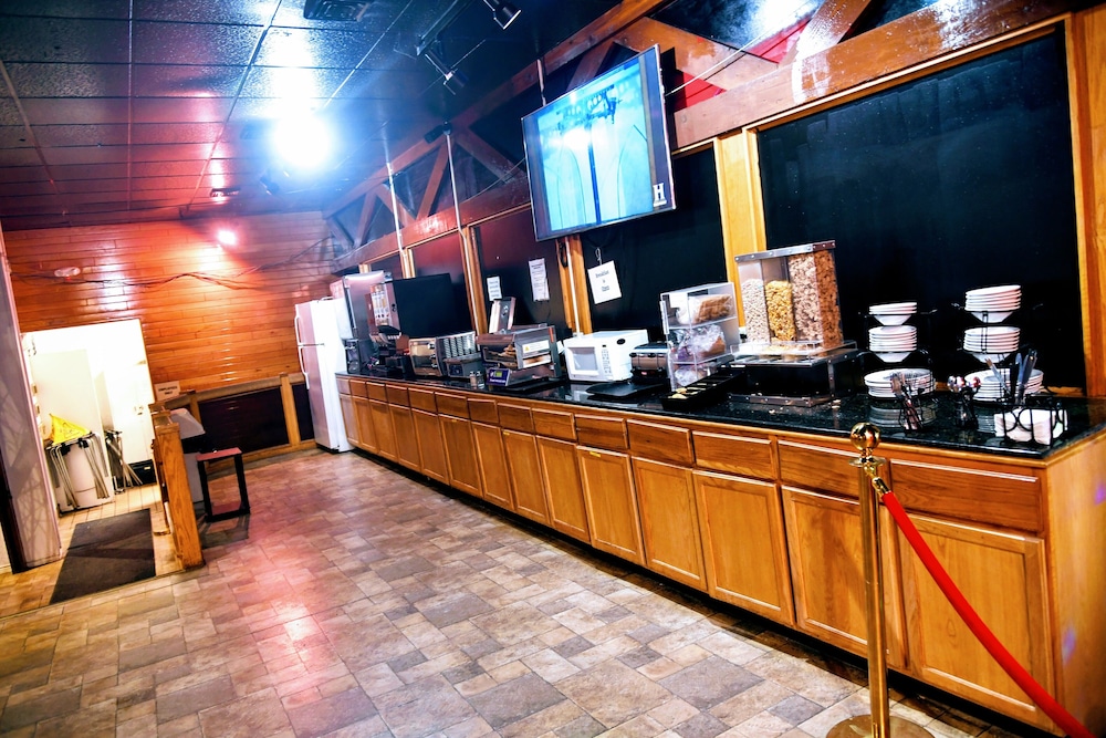 Douglas Inn Amp Conference Center 7/50