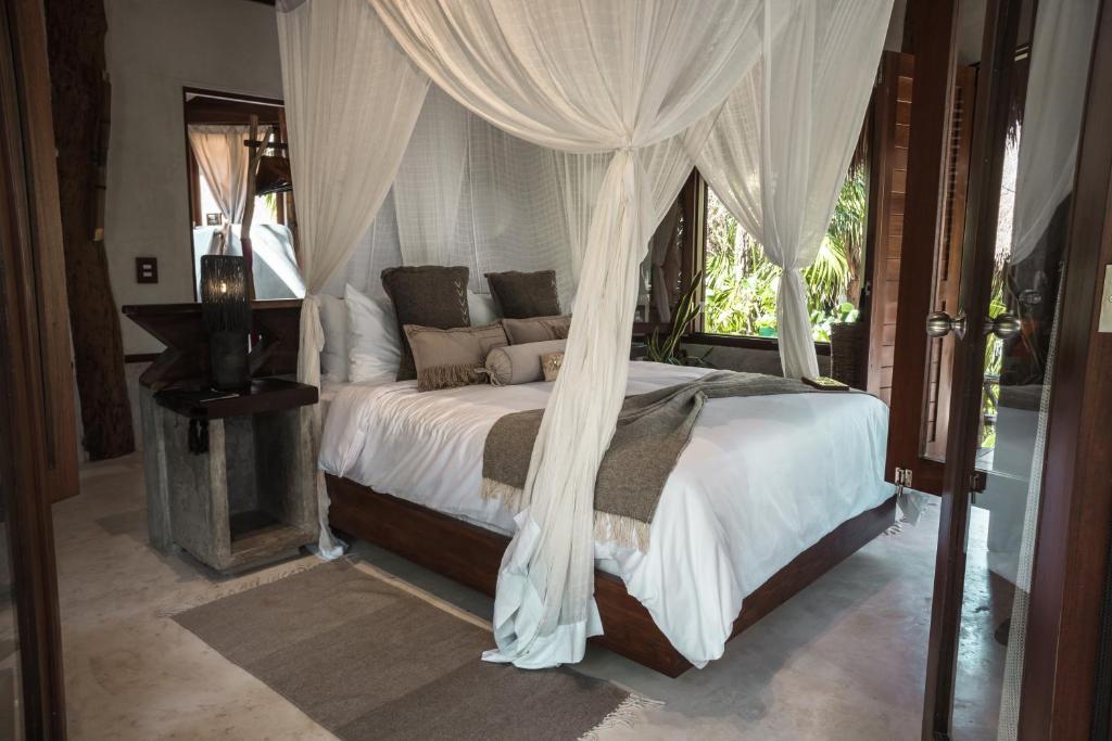 Room, Partial Ocean View, Small