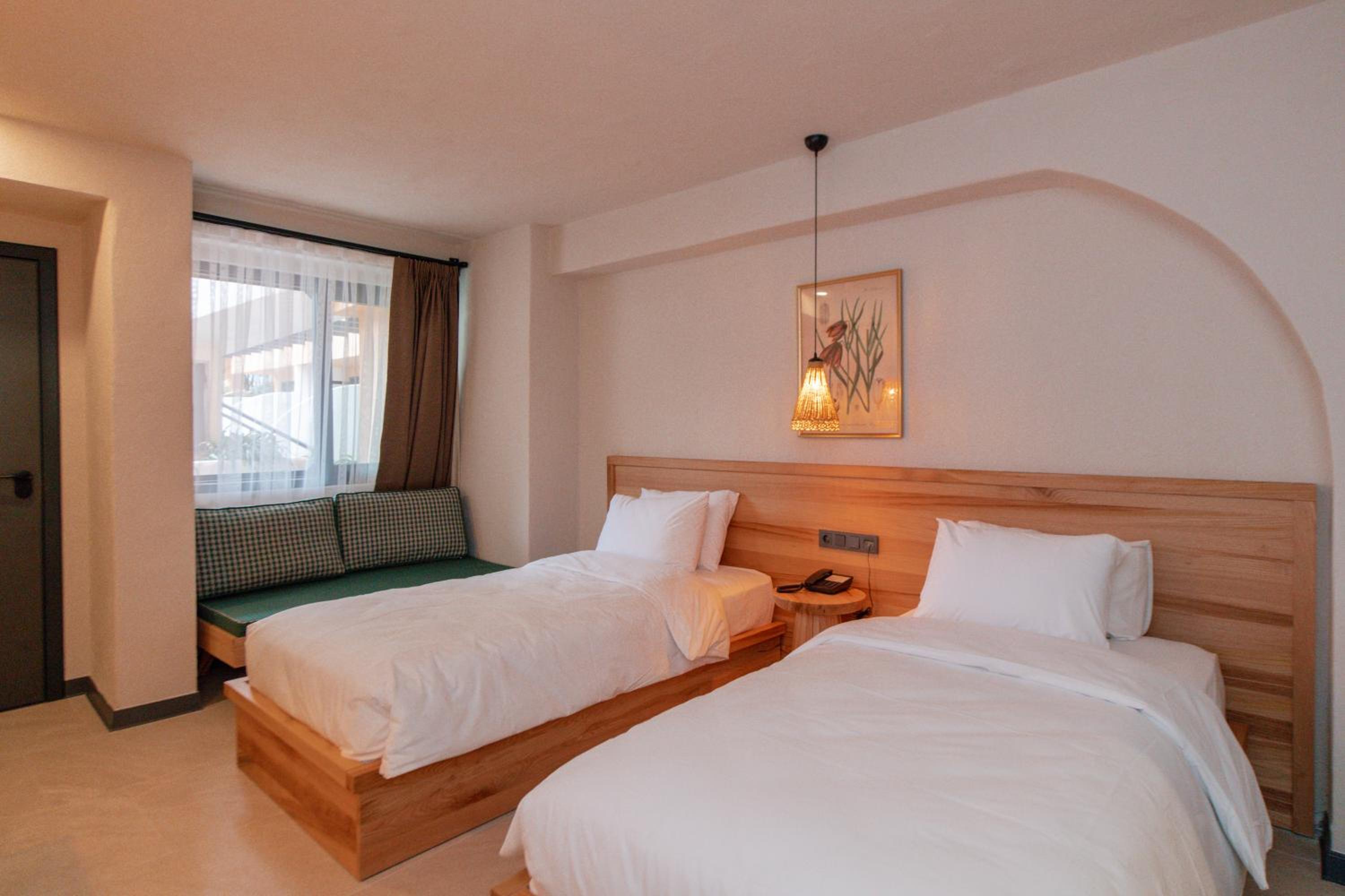 Garden, Twin Beds