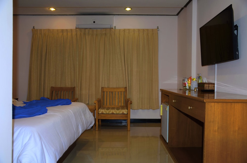 At Bangkok Hotel 16/50