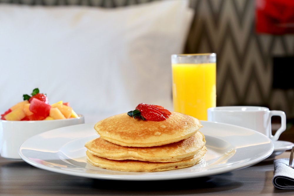 Holiday Inn And Suites Monterrey Apodaca Zona Airport 26/77