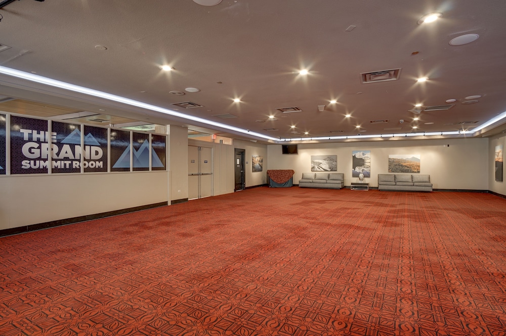 Grand Z Hotel Casino by Red Lion Hotels 30/57