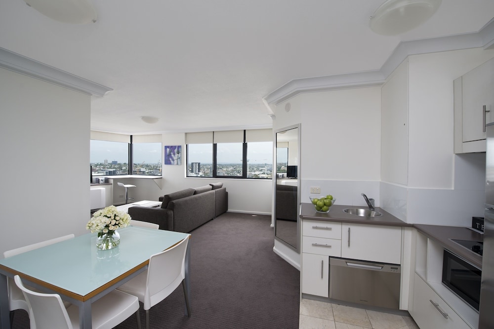 PARK REGIS NORTH QUAY 47/58