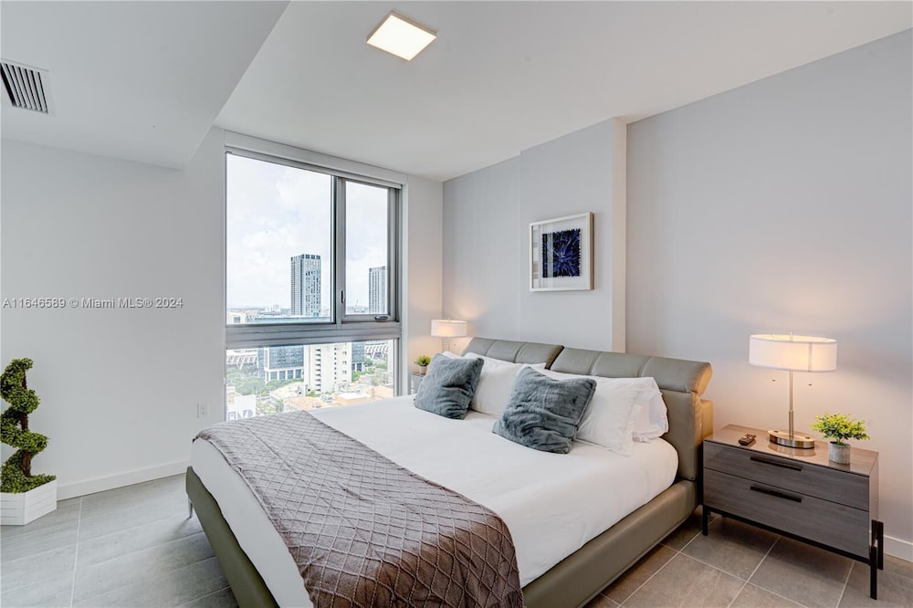 YOTEL Miami, Select by Hilton 10/50