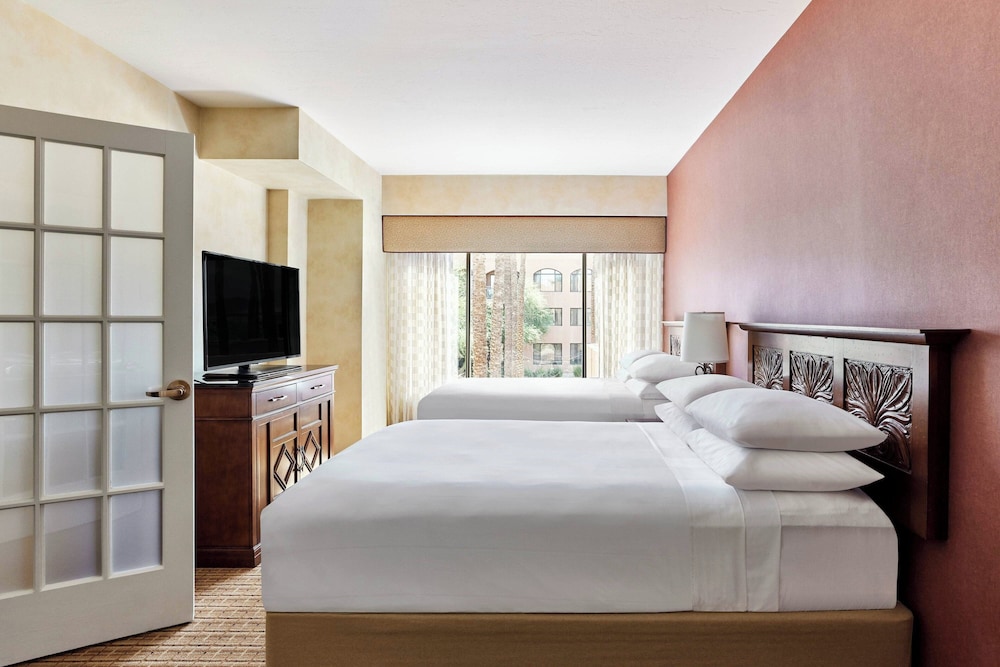 1 BEDROOM, SUITE