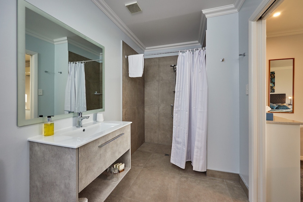 Bendamere House Bed Breakfast 65/67