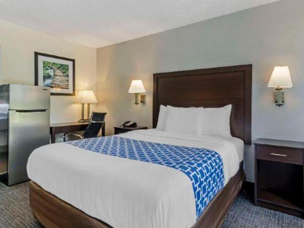 Efficiency, Queen Bed, Smoking