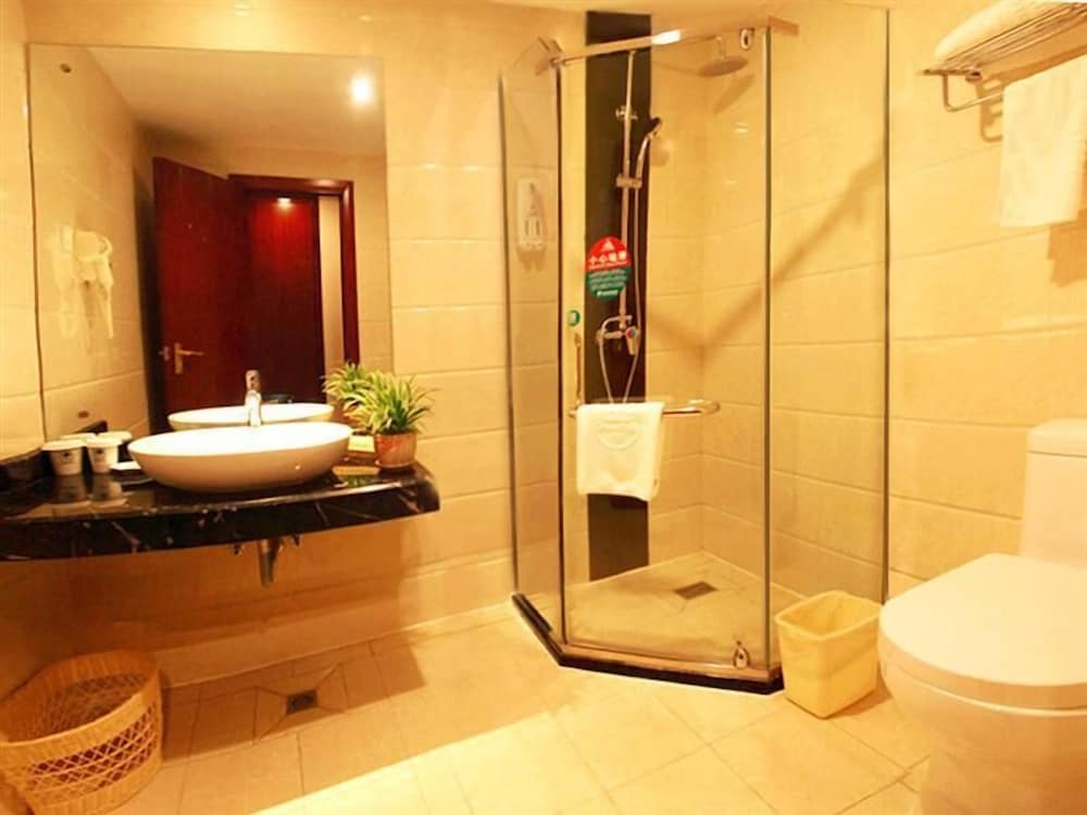 GreenTree Inn Zhuhai Changlong Airport 24/25