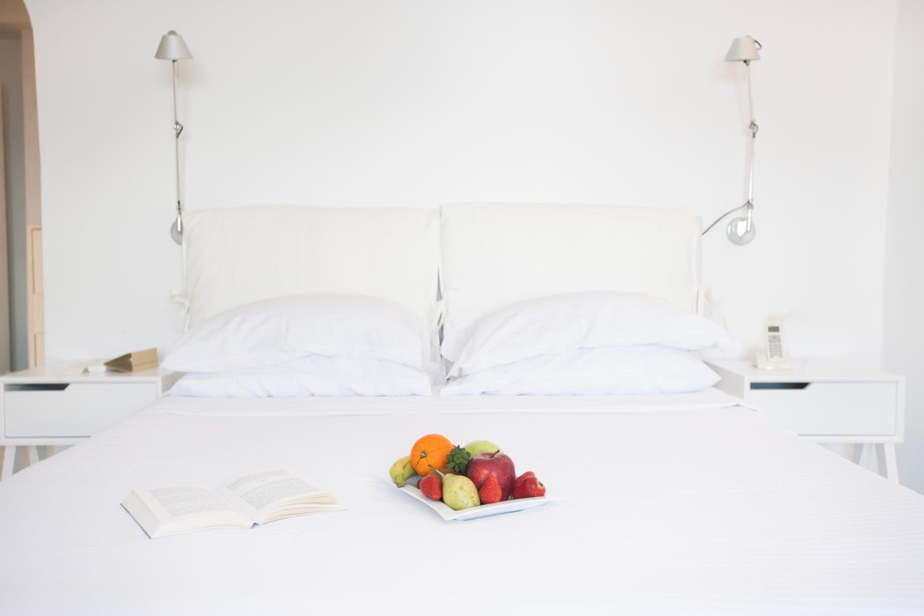Superior, Double Bed, Caldera View, Hot Tub، Lilium Hotel Santorini 4/9