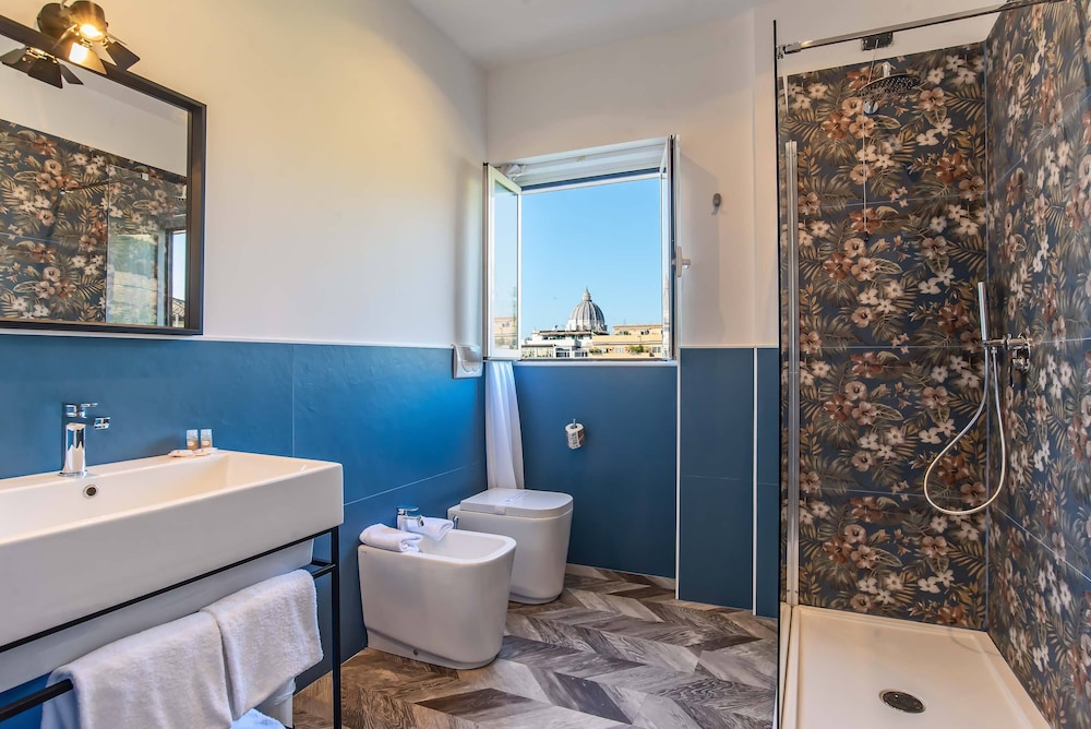 Bloom Hotel Roma 74/75