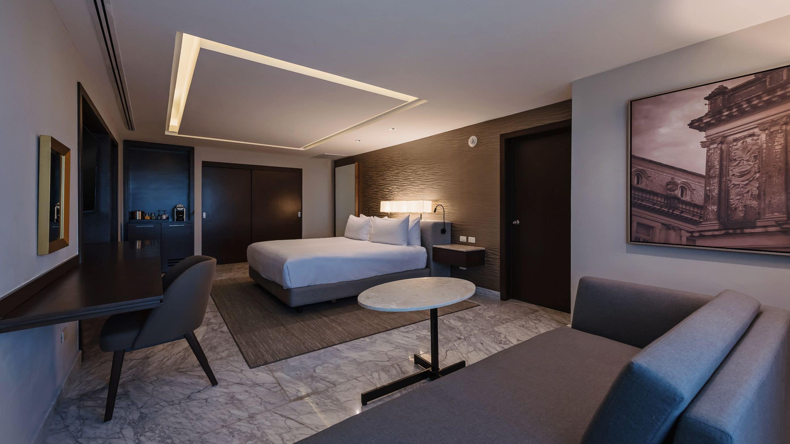 Regency, Executive, Suite
