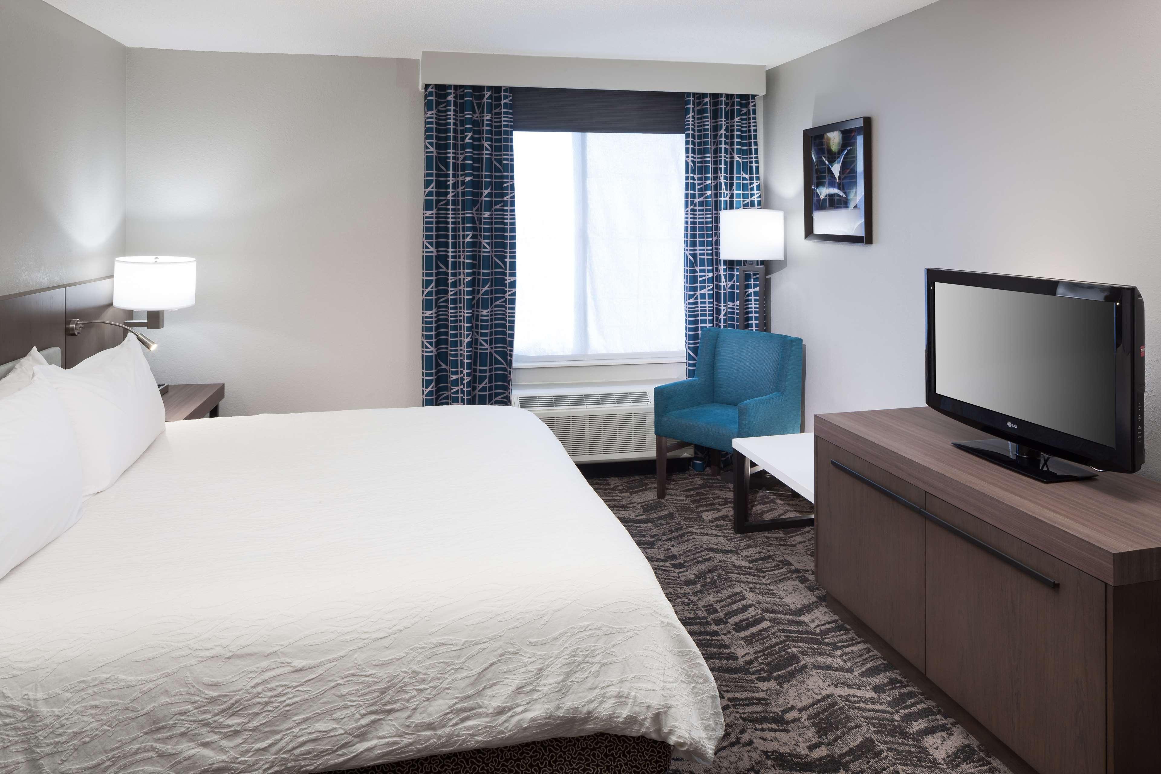 SUITE, KING BED, JETTED TUB