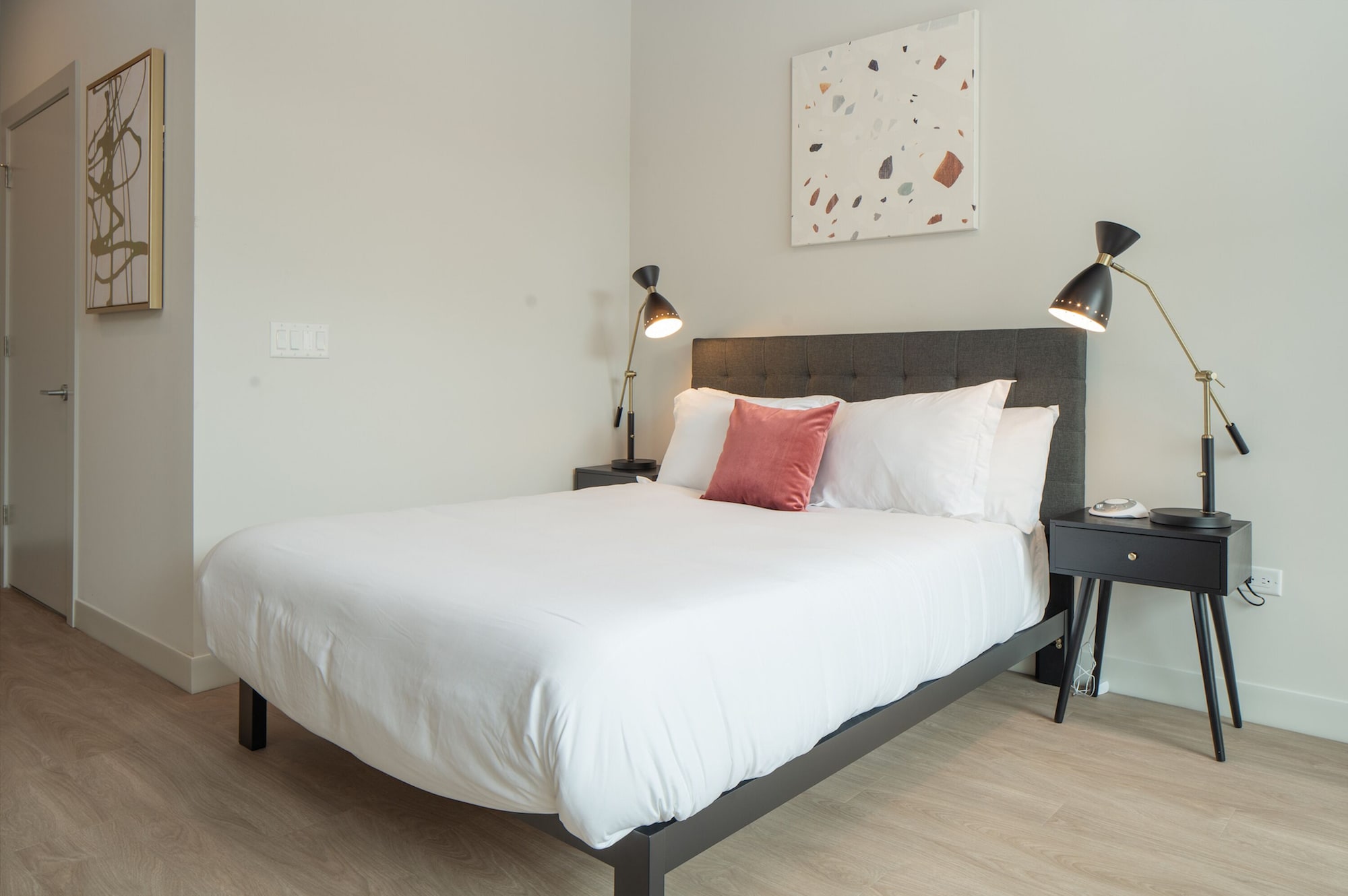COMFORT, STUDIO, QUEEN BED, KITCHEN
