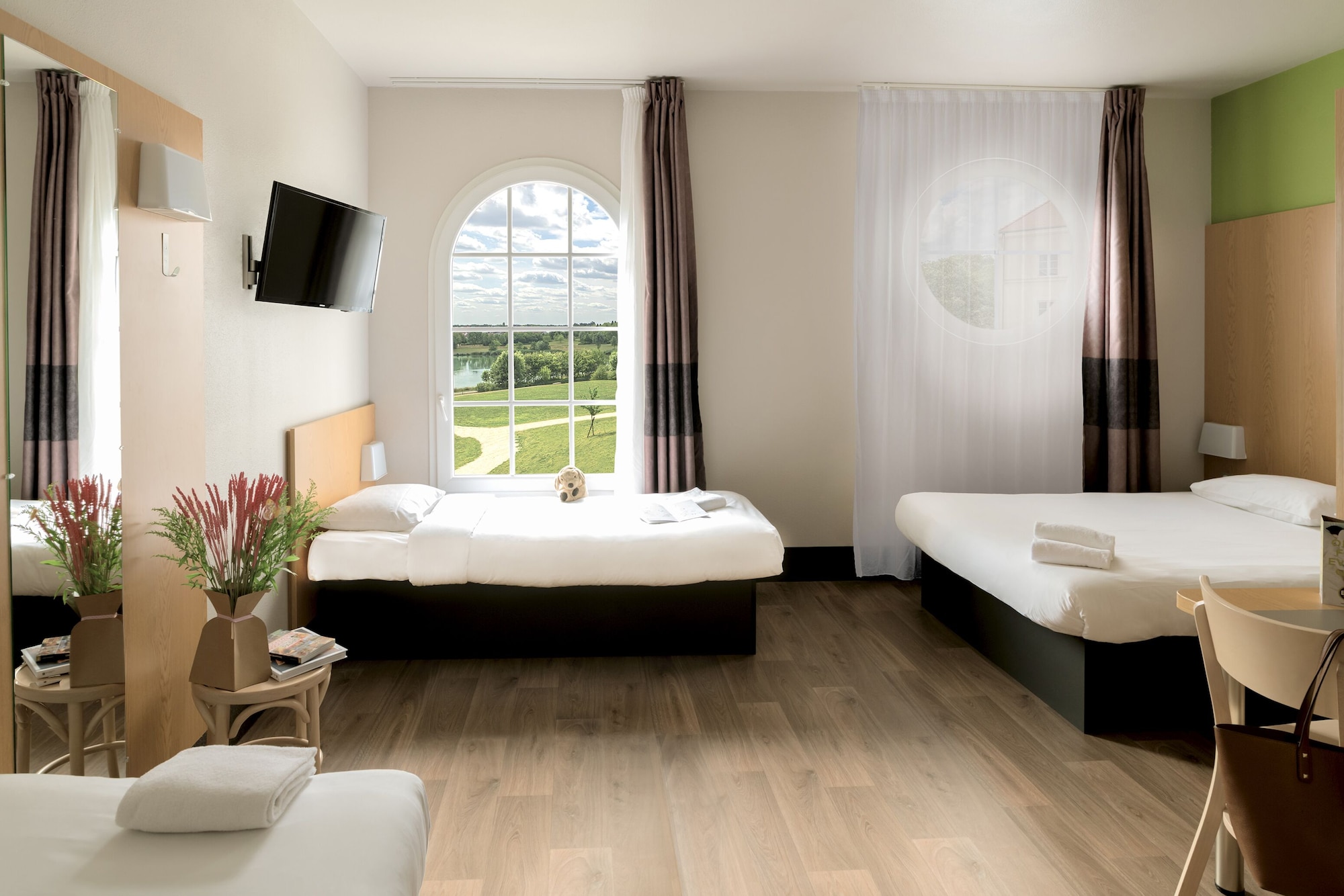 Room, Quadruple, 1 Double and 2 Bunk Beds، B&B Hotel at Disneyland Paris 3/6