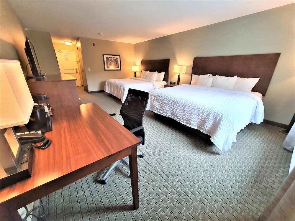 AmeriVu Inn and Suites - Chisago City 18/37