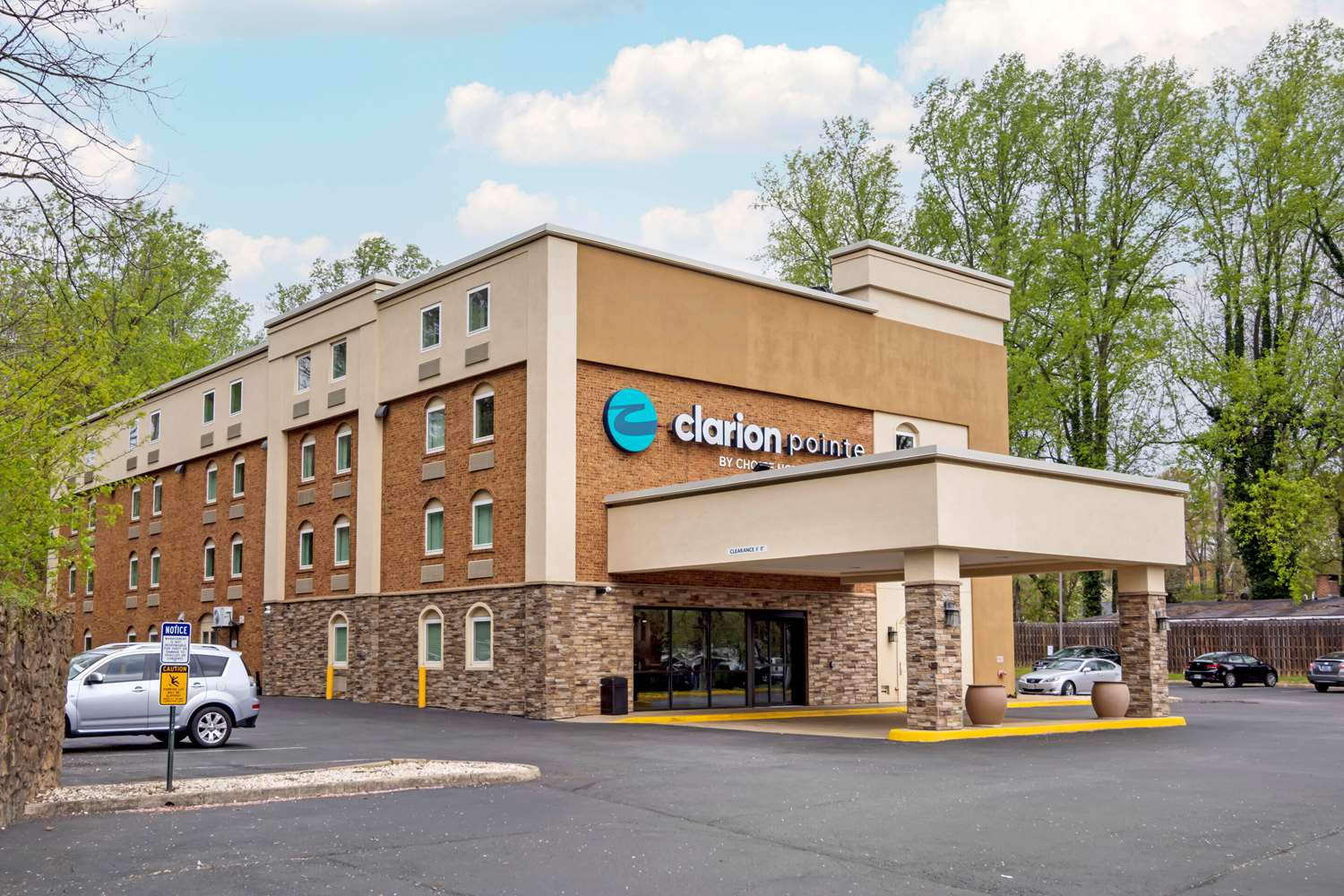 Clarion Pointe Charlottesville 32/34