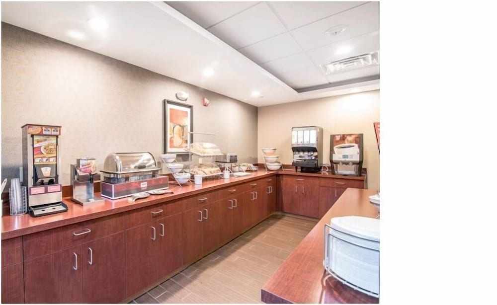 Comfort Inn & Suites Brattleboro I-91 21/47