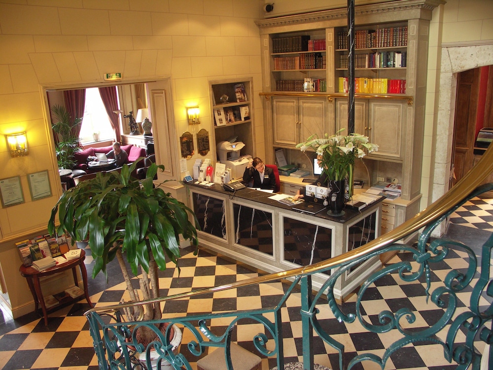 lobby
