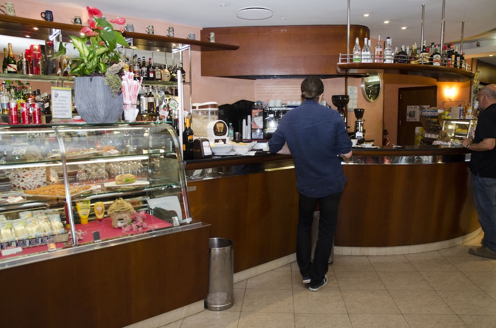 Albergo Bar Cenni 36/48