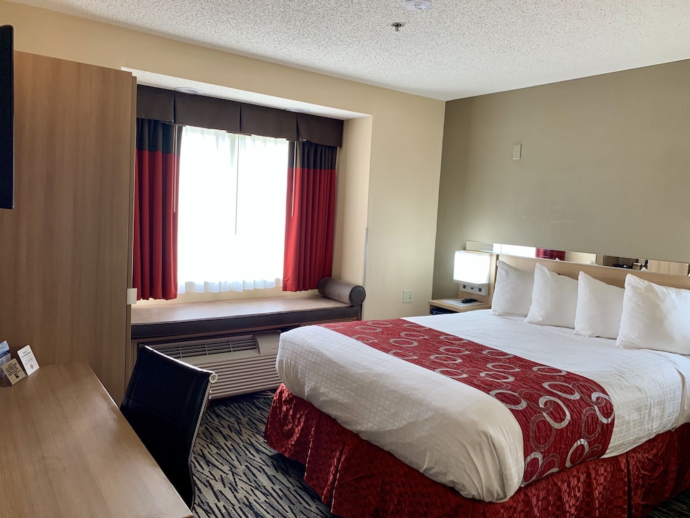 Microtel Inn & Suites By Wyndham Charleston Wv 11/37