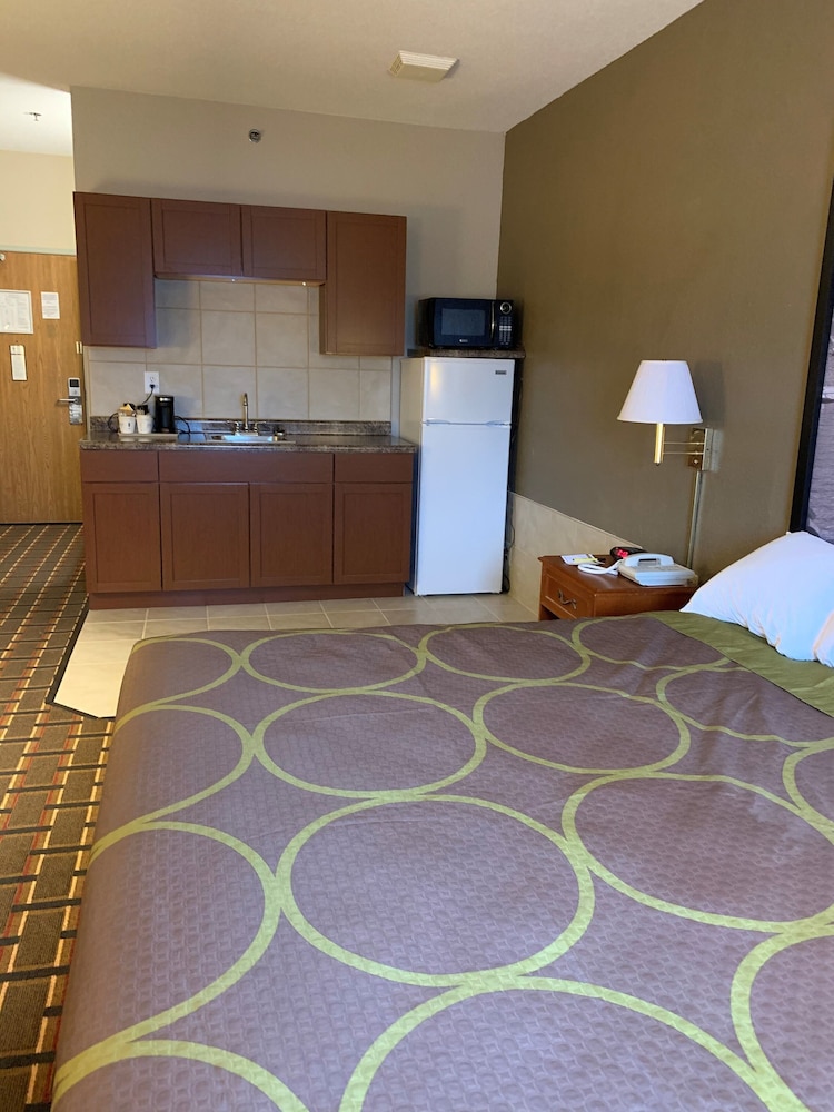 Super 8 by Wyndham Valparaiso 4/23