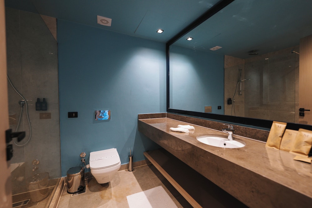 Deluxe, Queen and Twin Beds, Sea View, M Hotels at Porto Marina 4/4