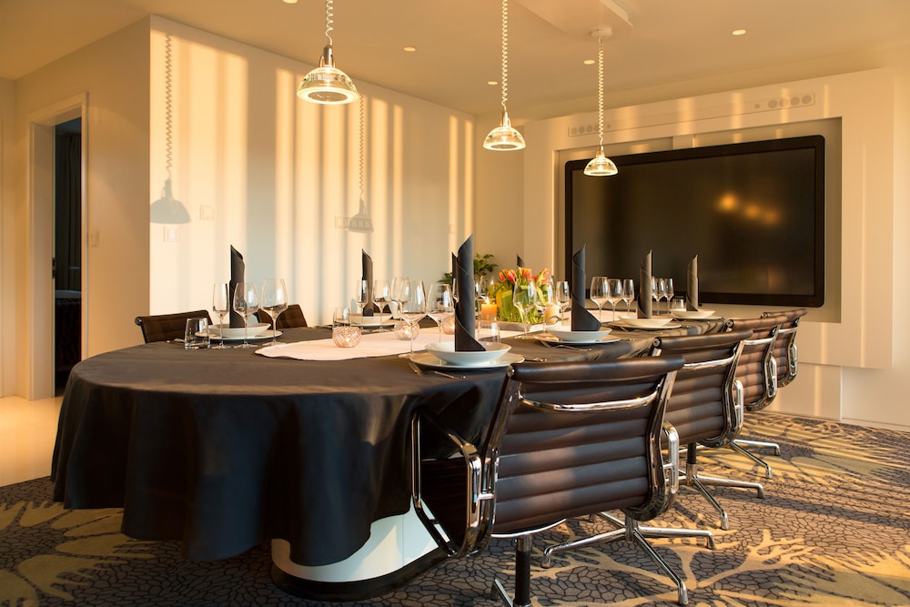 Black Pearl Luxury Apartments 60/67