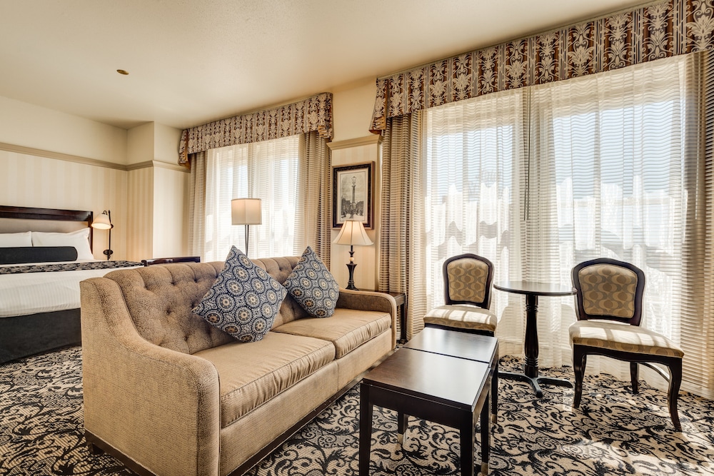 Gaslamp Plaza Suites 45/68