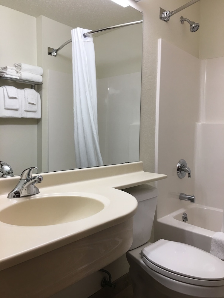 Microtel Inn Suites By Wyndham Rice Lake 7/33