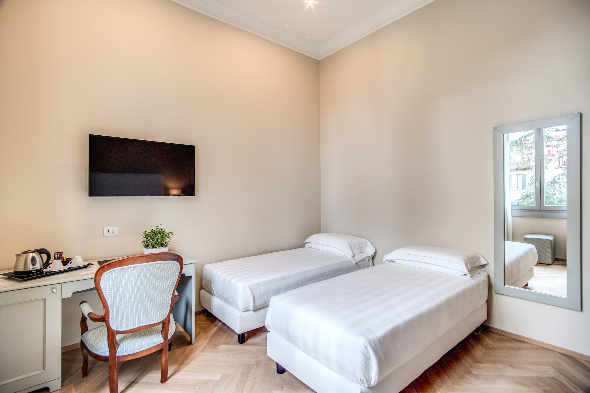 ROOM, TRIPLE
