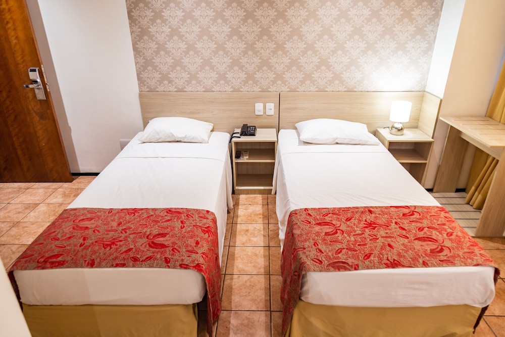 Plaza Praia Suites 22/75