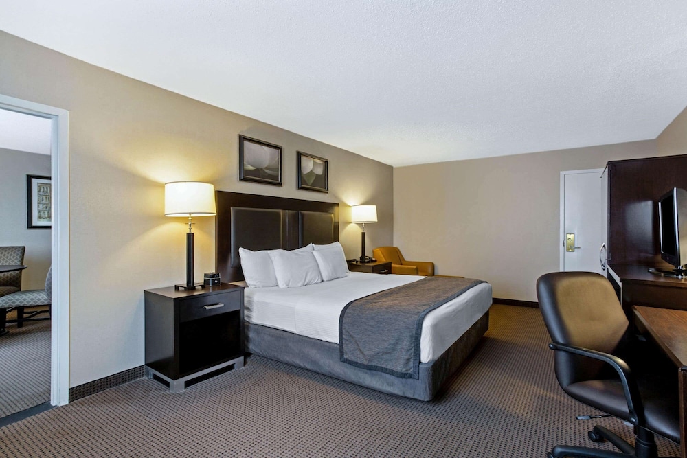 Hampton Inn Manchester Downtown, NH 8/39
