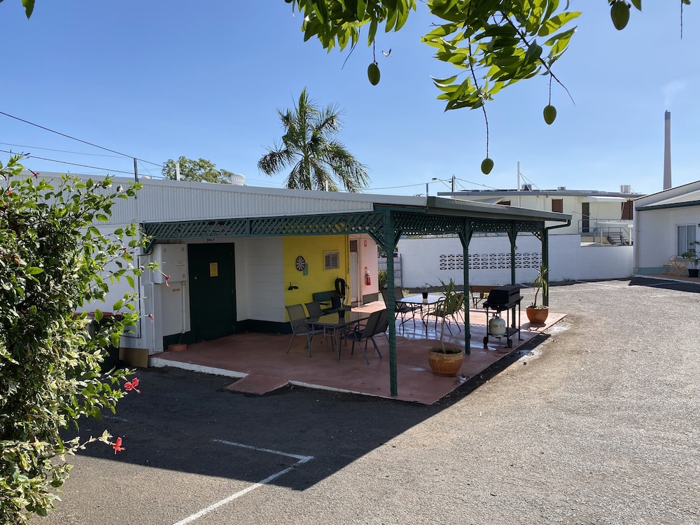CENTRAL POINT MOTEL 51/61