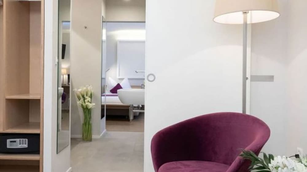 Ideal, Friends and Family, Twin Beds, Shared Bathroom
